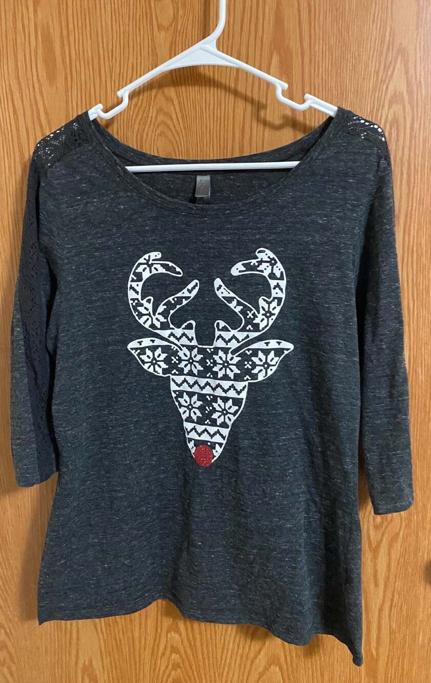 District Made Reindeer Graphic Top Size L Gray Lace Christmas Shirt